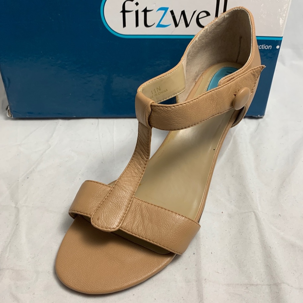 New Fitzwell tan 11 leather sandal w/ stacked heel